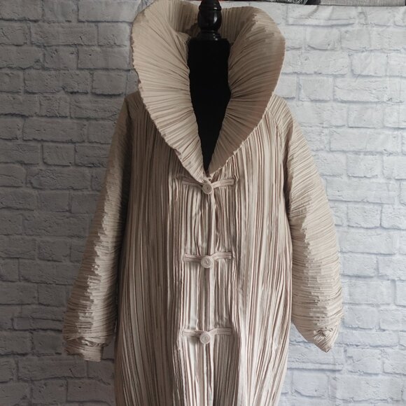 Daniel Lipszyc Paris Pleated Coat Made in France - Picture 3 of 15